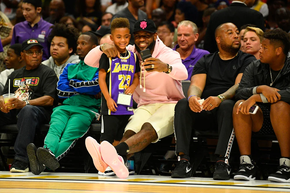 A young fan takes a selfie with Lebron James